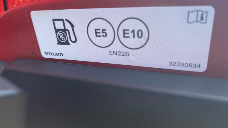 Volvo XC40 2.0 B4P Ultra Dark 5dr Auto Petrol Estate